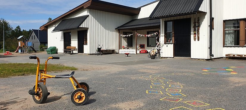 Trehjuling på Grankullens förskolas skolgård.